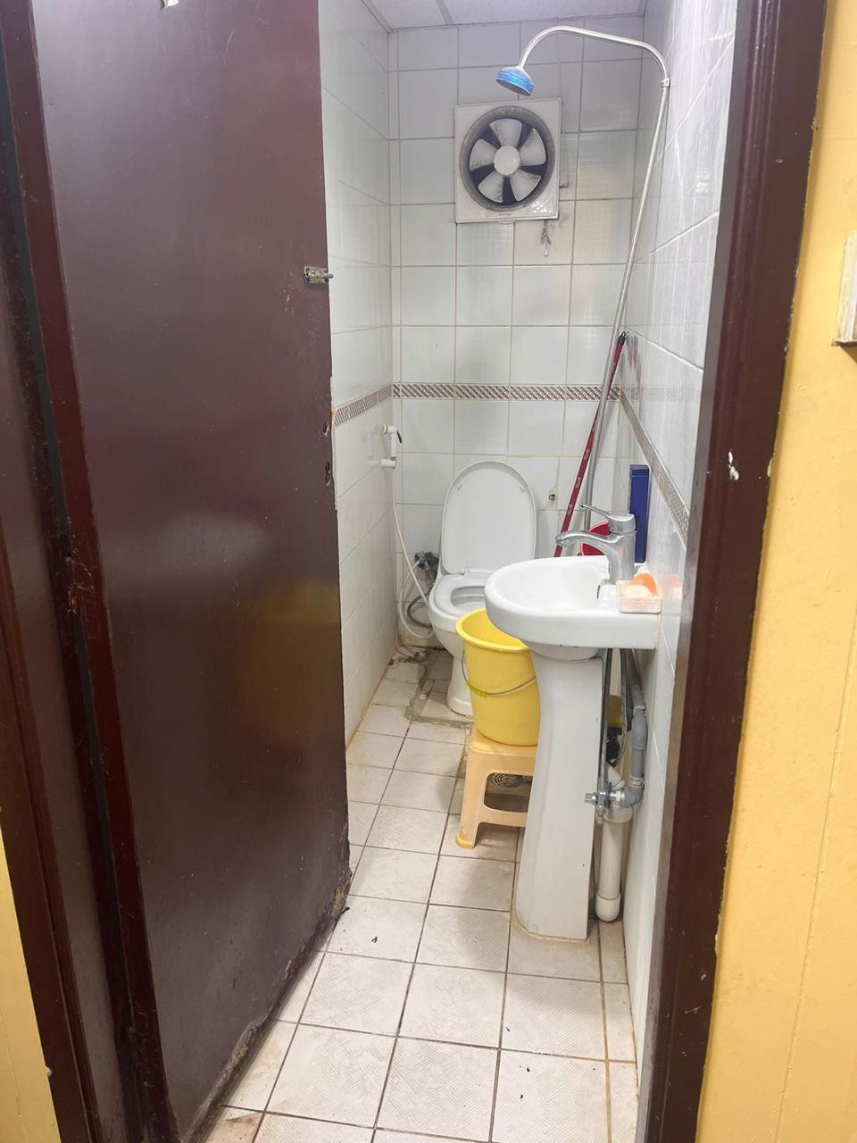 In 2BHK flat one Single room is for rent