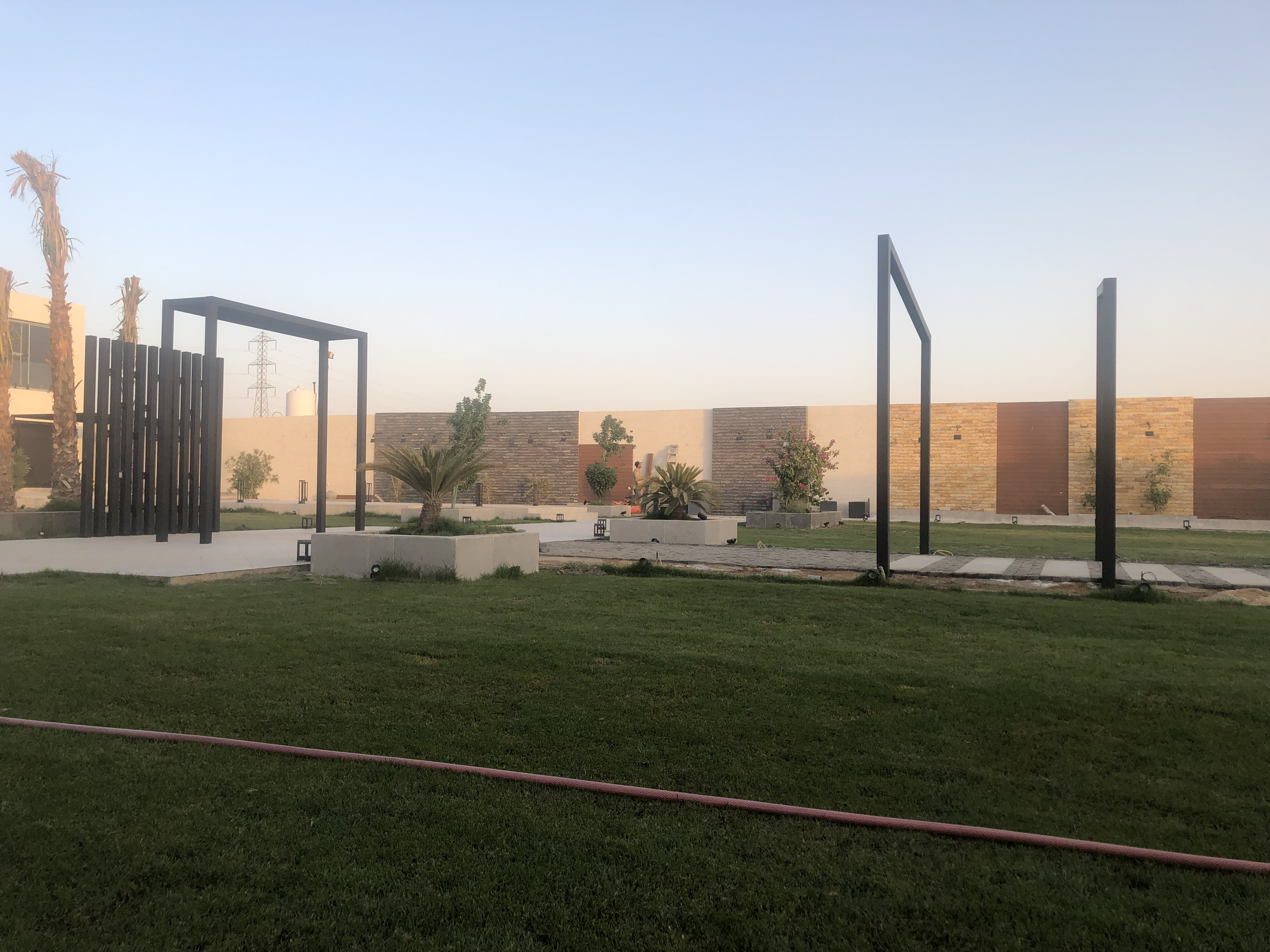 تشطيب و تصميم مزارع و إستراحات فخمة في الرياض