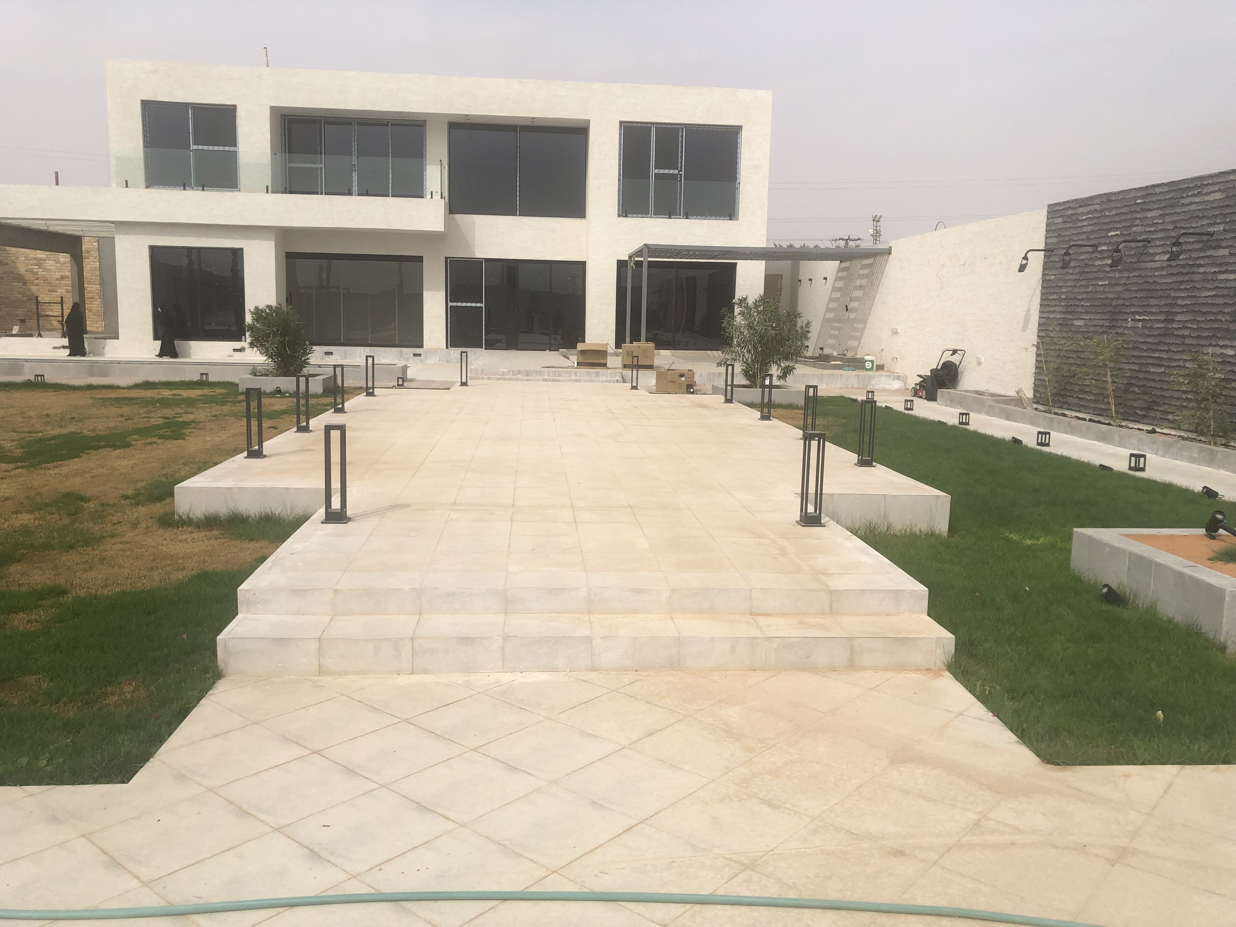 تصميم و تنفيذ لاندسكيب إستراحات و مزارع فخمة في الرياض