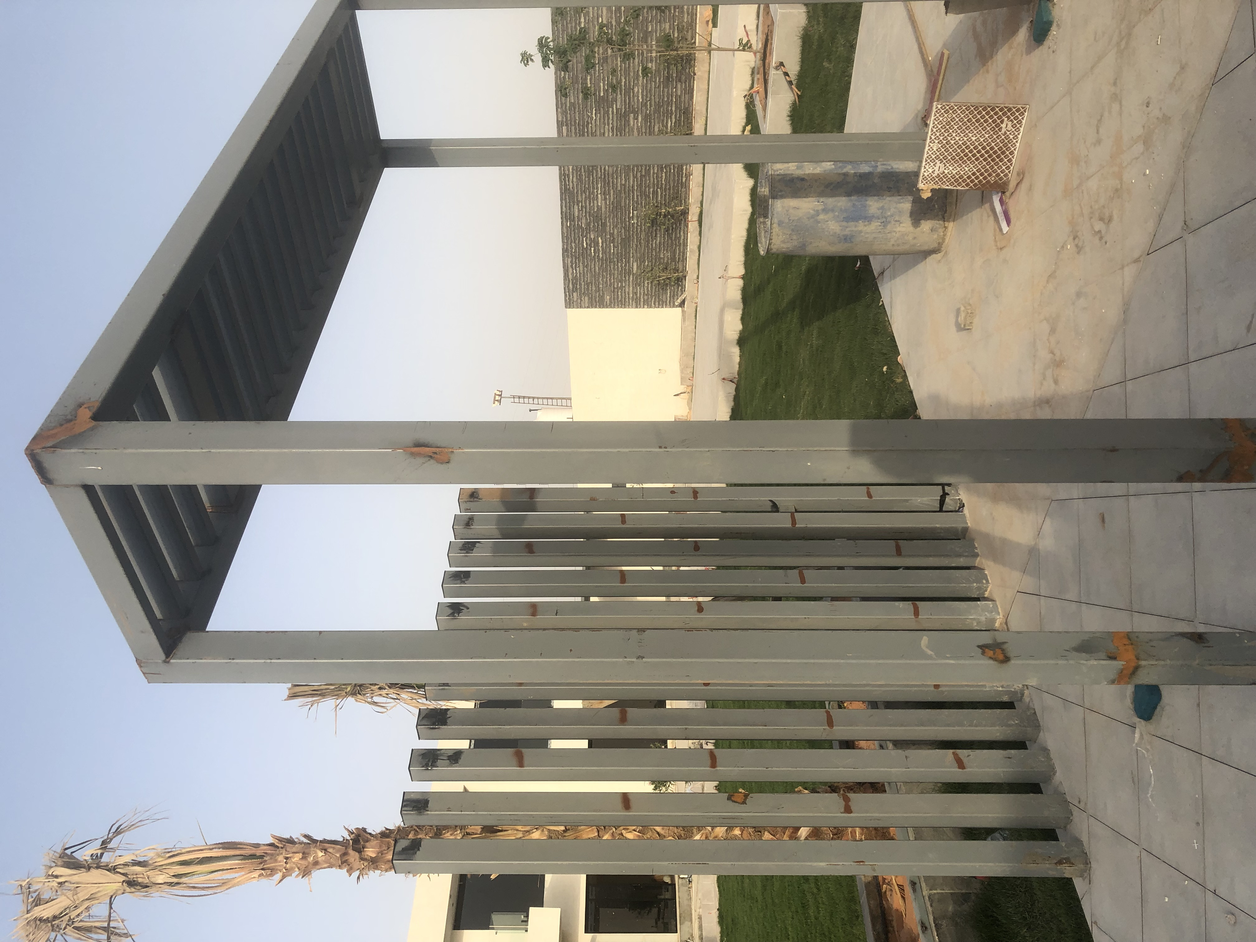 تصميم و تنفيذ و اشراف لاندسكيب  إستراحات و شاليهات و مزارع فخمة في الرياض