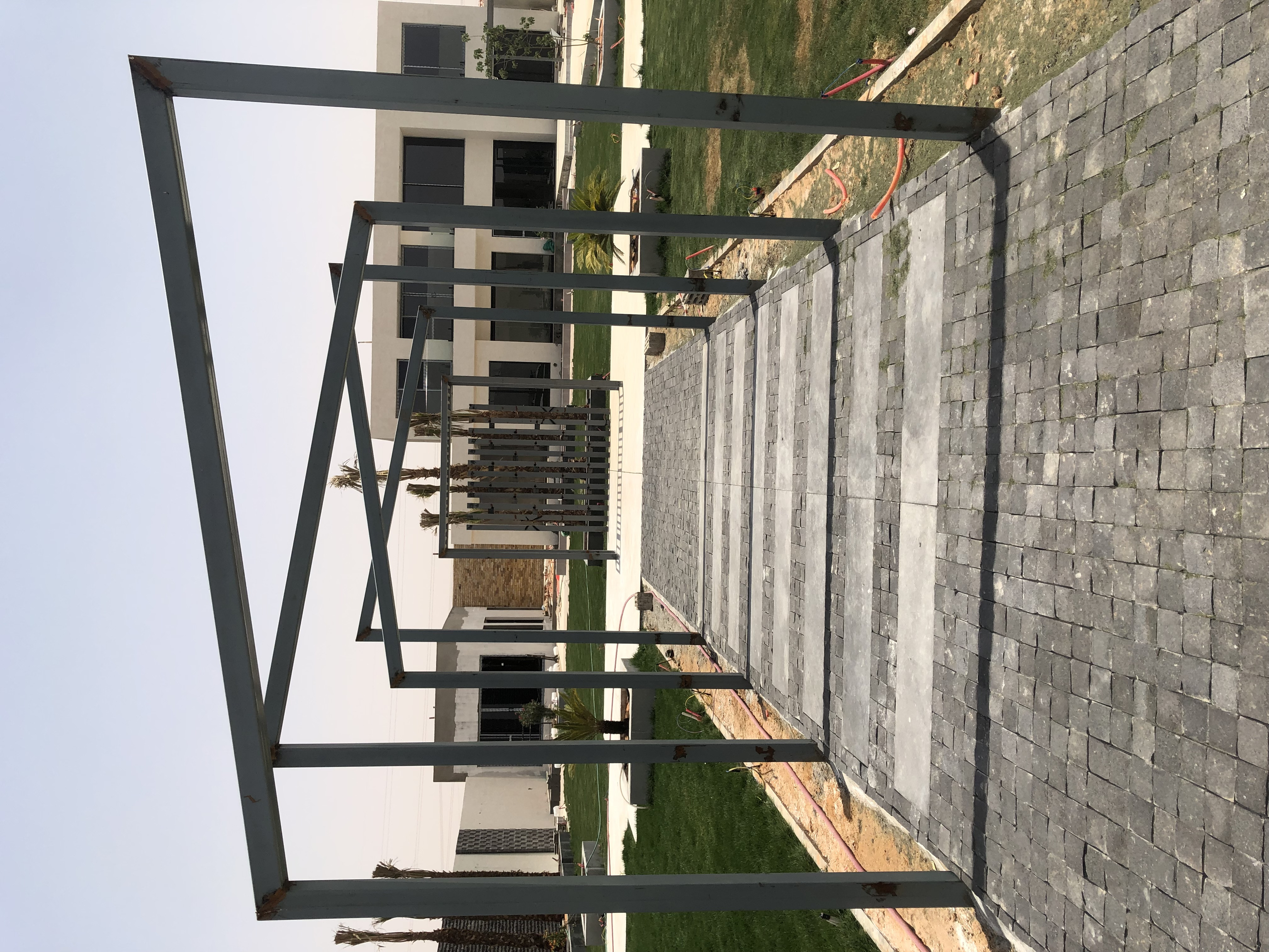 تصميم و تنفيذ و اشراف لاندسكيب  إستراحات و شاليهات و مزارع فخمة في الرياض