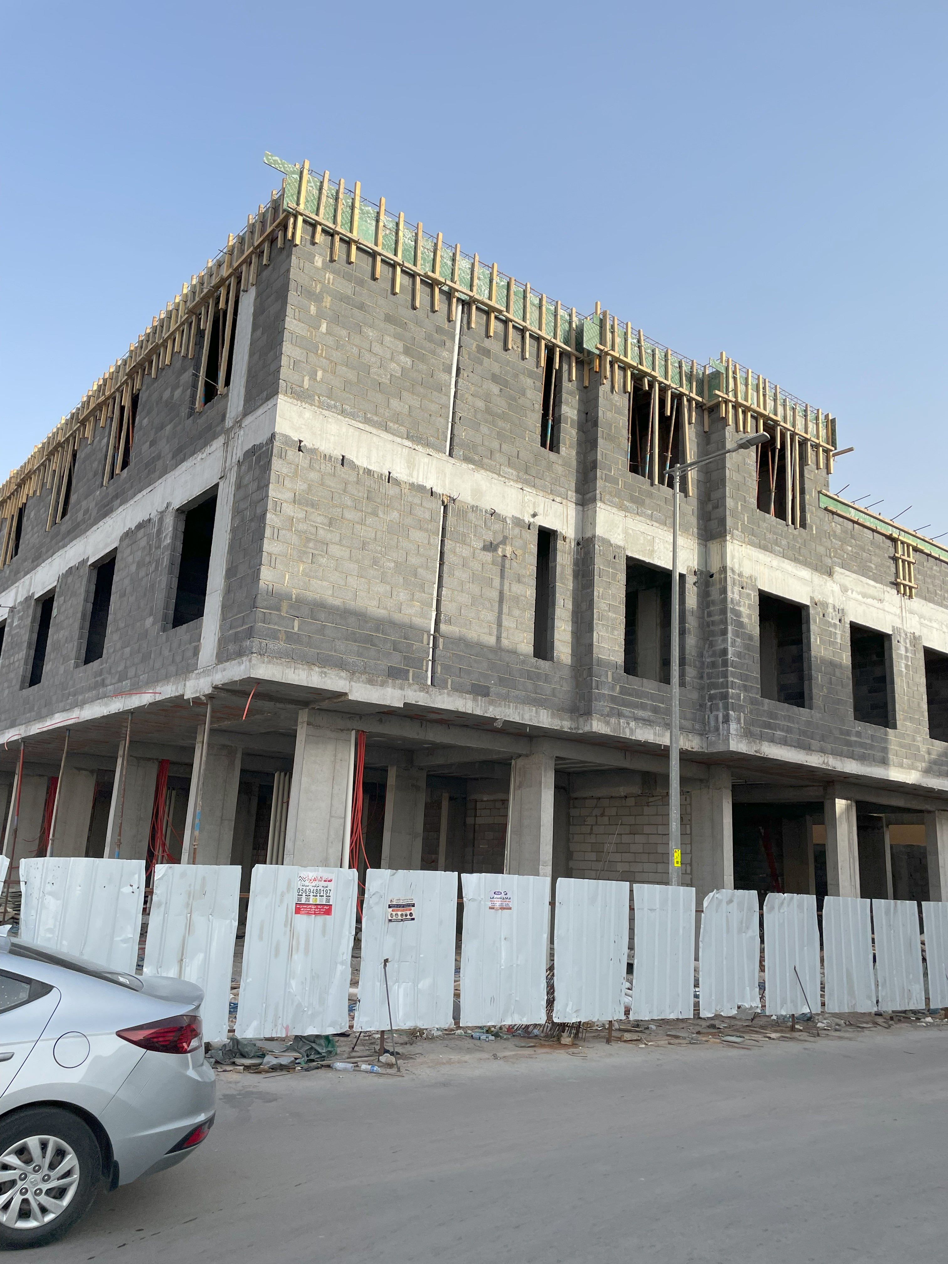 تصميم واجهة شقق مخدومة حجر وجه الجبل في الرياض