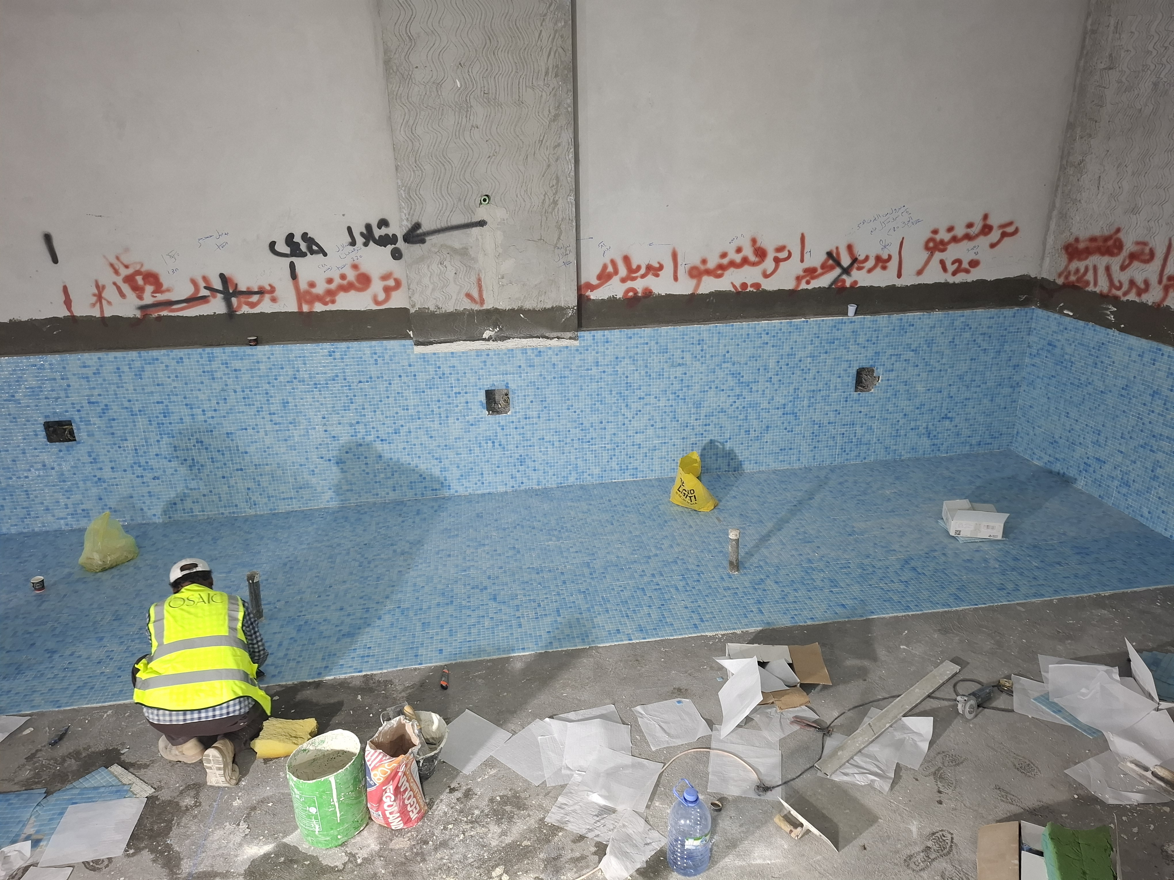 نوافير وشلالات ديكورية فاخرة مع كروزا للمسابح بالرياض