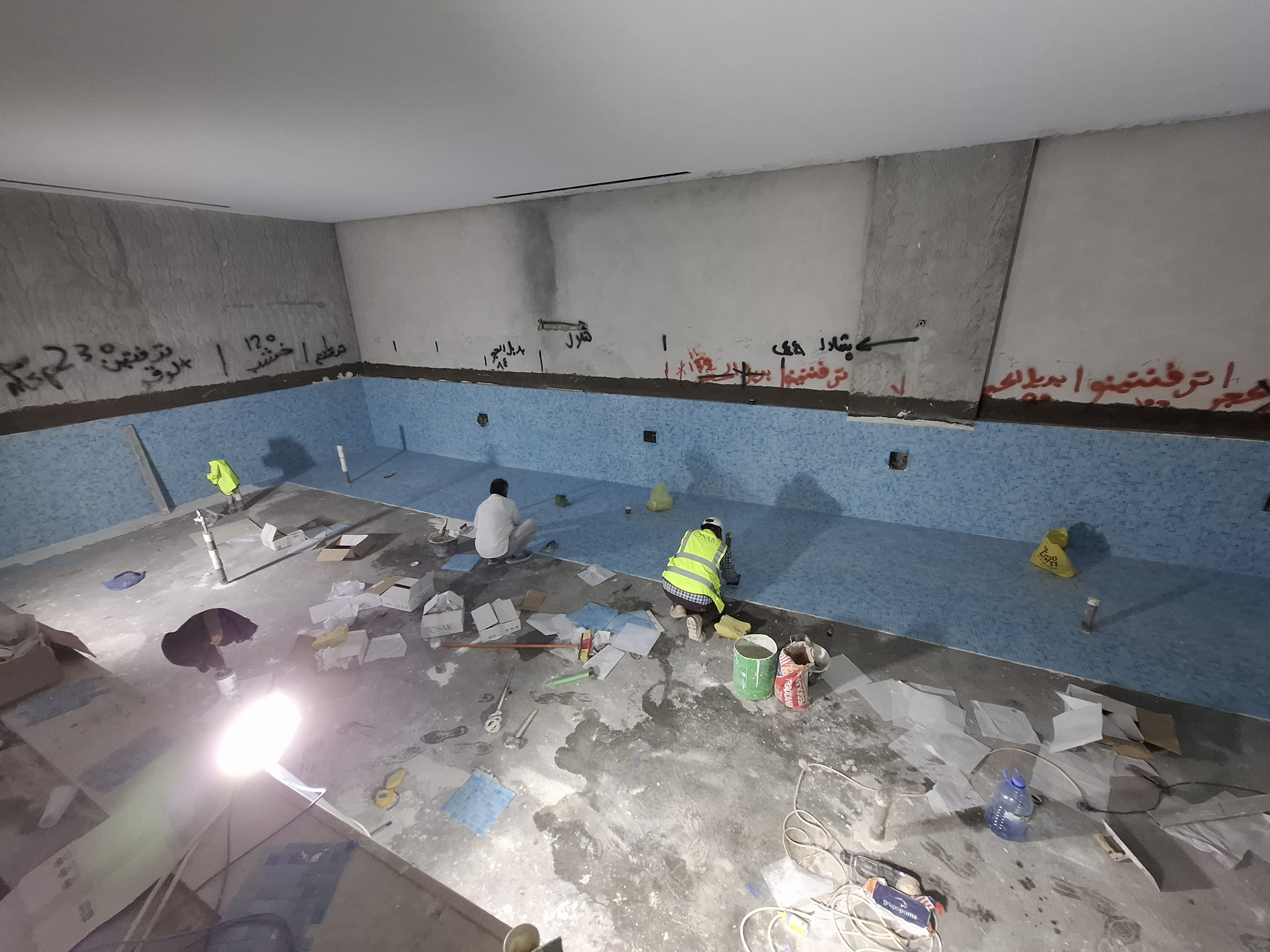 نوافير وشلالات ديكورية فاخرة مع كروزا للمسابح بالرياض