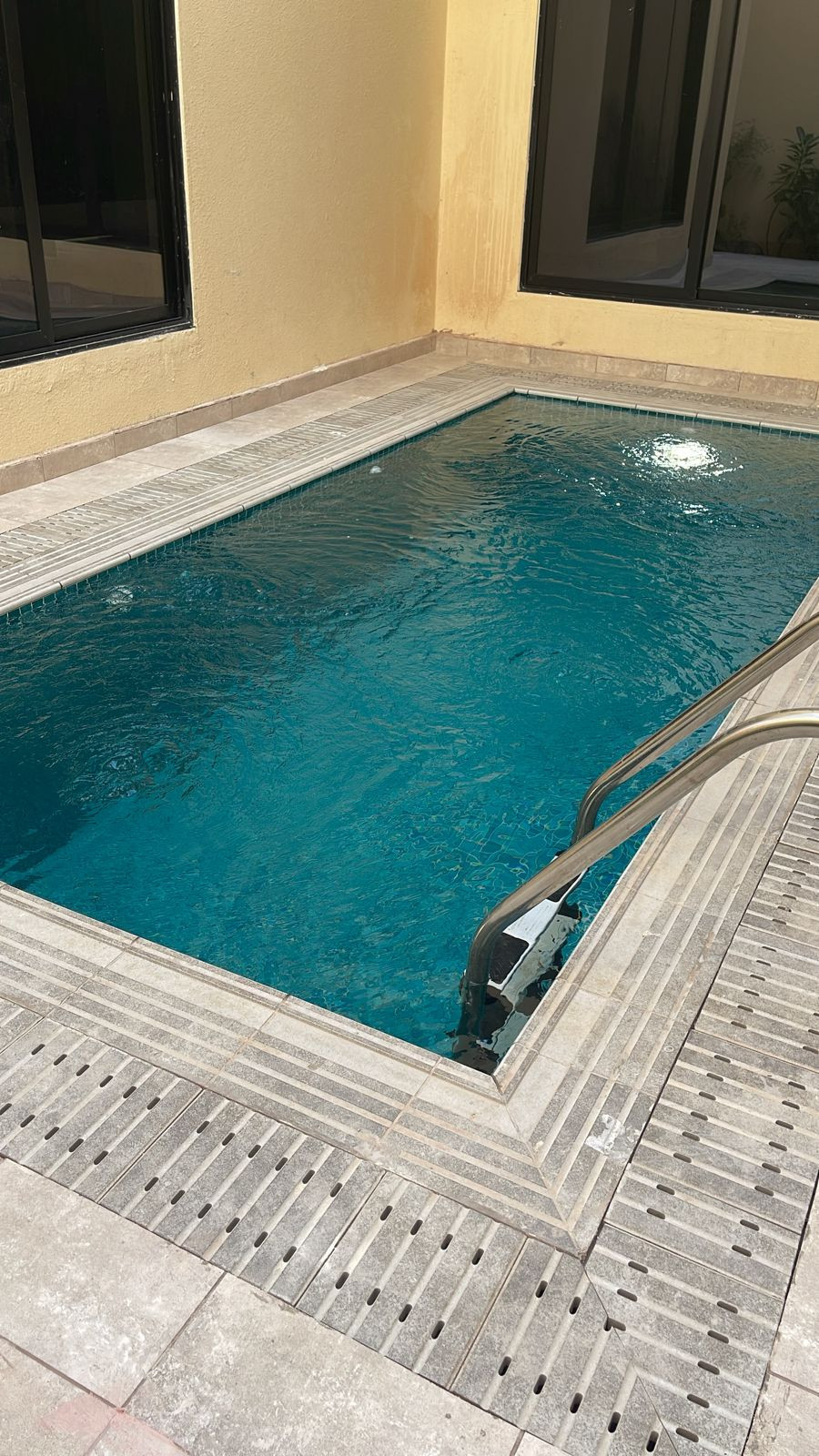 مسابح سكيمر فاخرة من كروزا للمسابح بالرياض: تصميم يجمع بين الفخامة والتقنية الحديثة