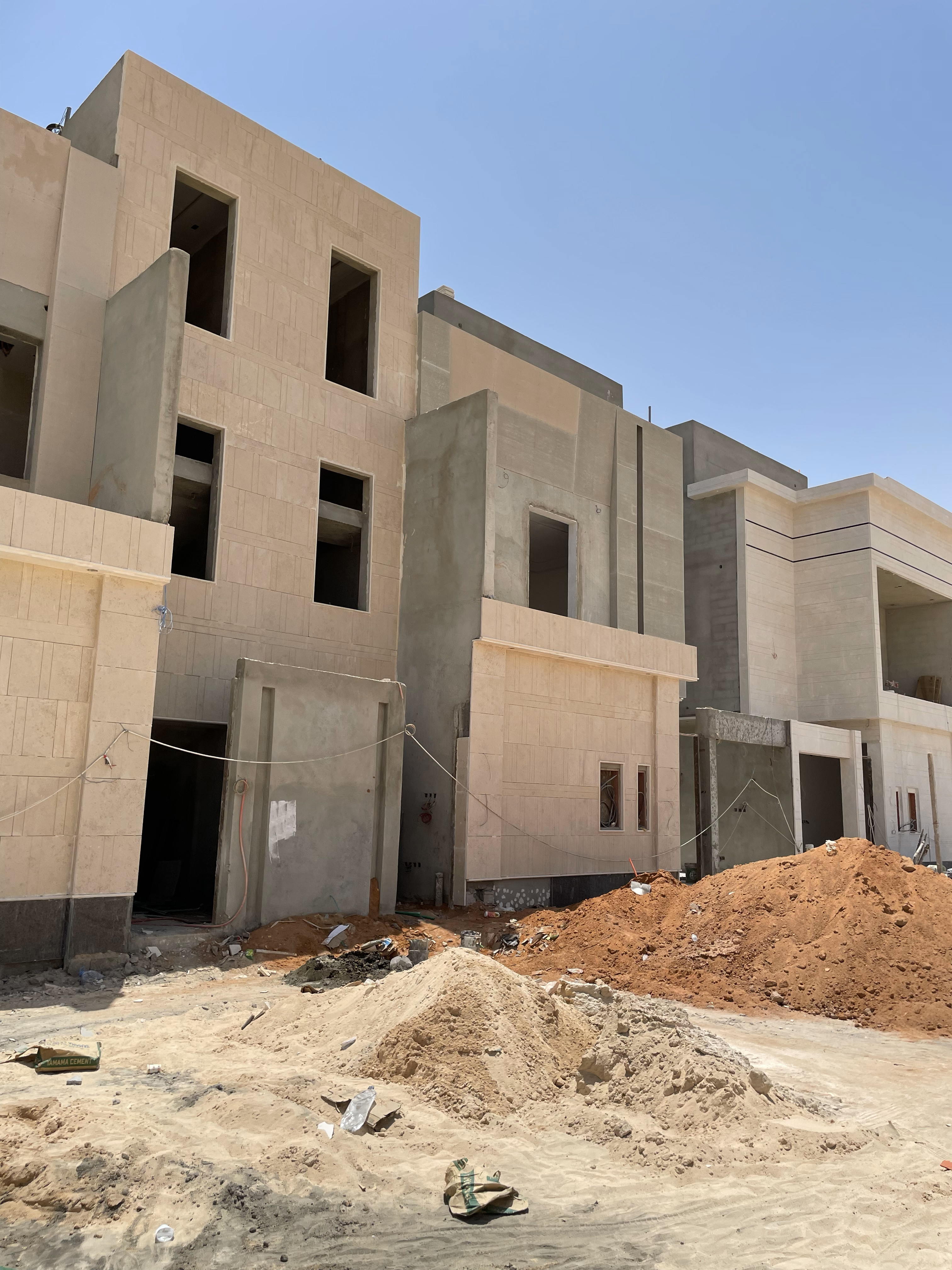 واجهة فلل على النمط السلماني في الرياض