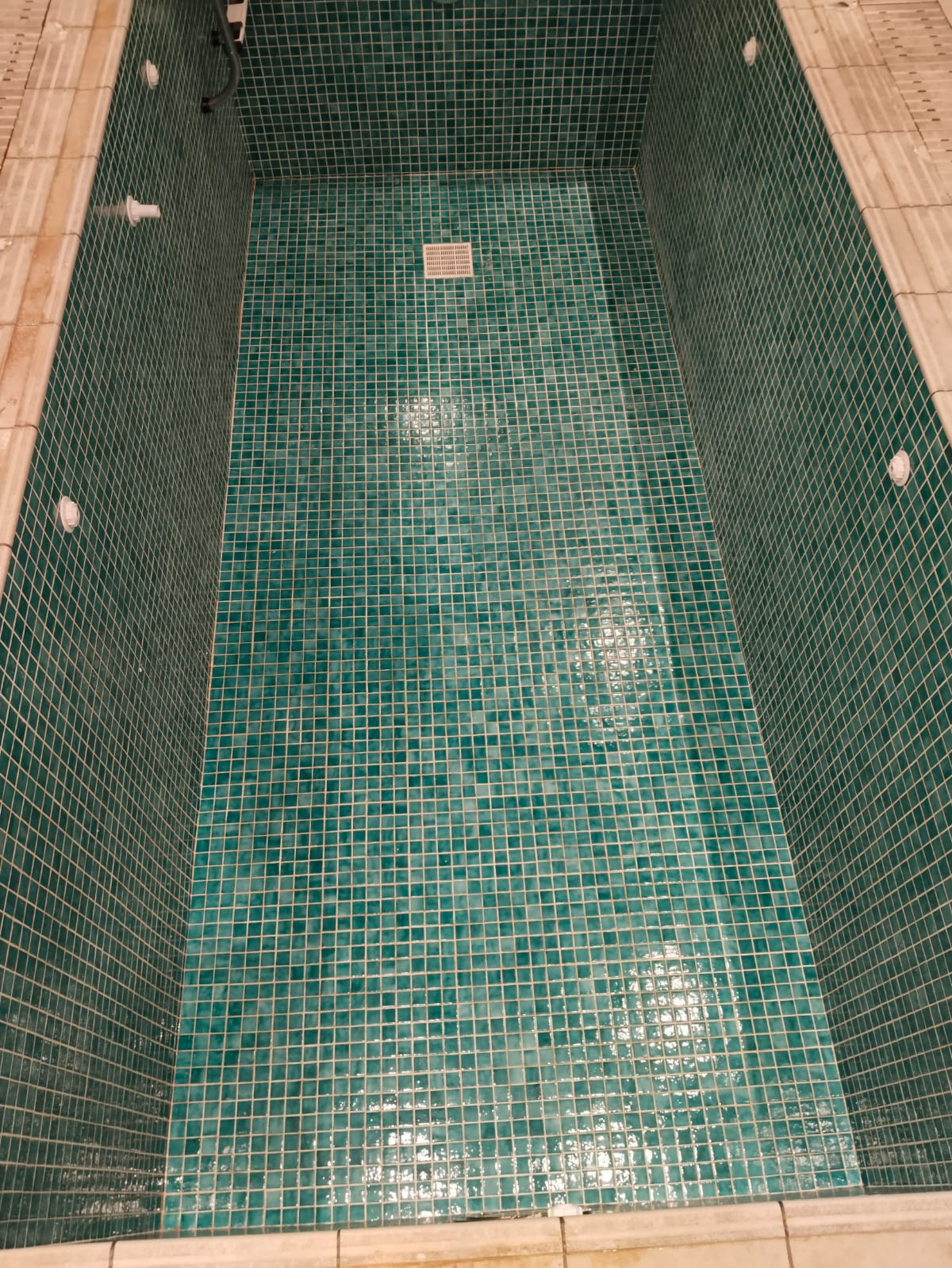 روبوت تنظيف مسبح — روبوت تنظيف المسابح بالرياض روبوت مسبح