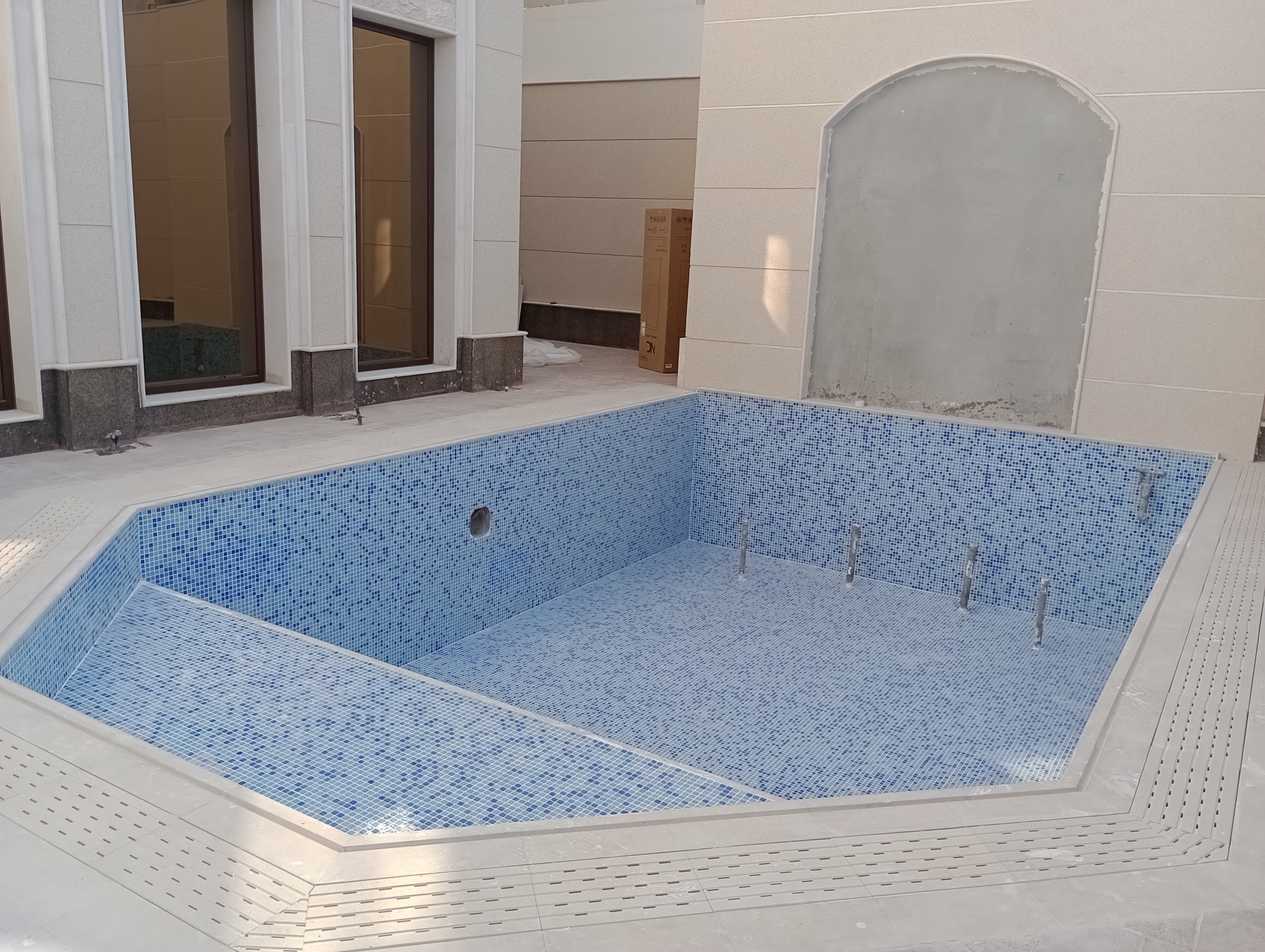 روبوت تنظيف مسبح — روبوت تنظيف المسابح بالرياض روبوت مسبح