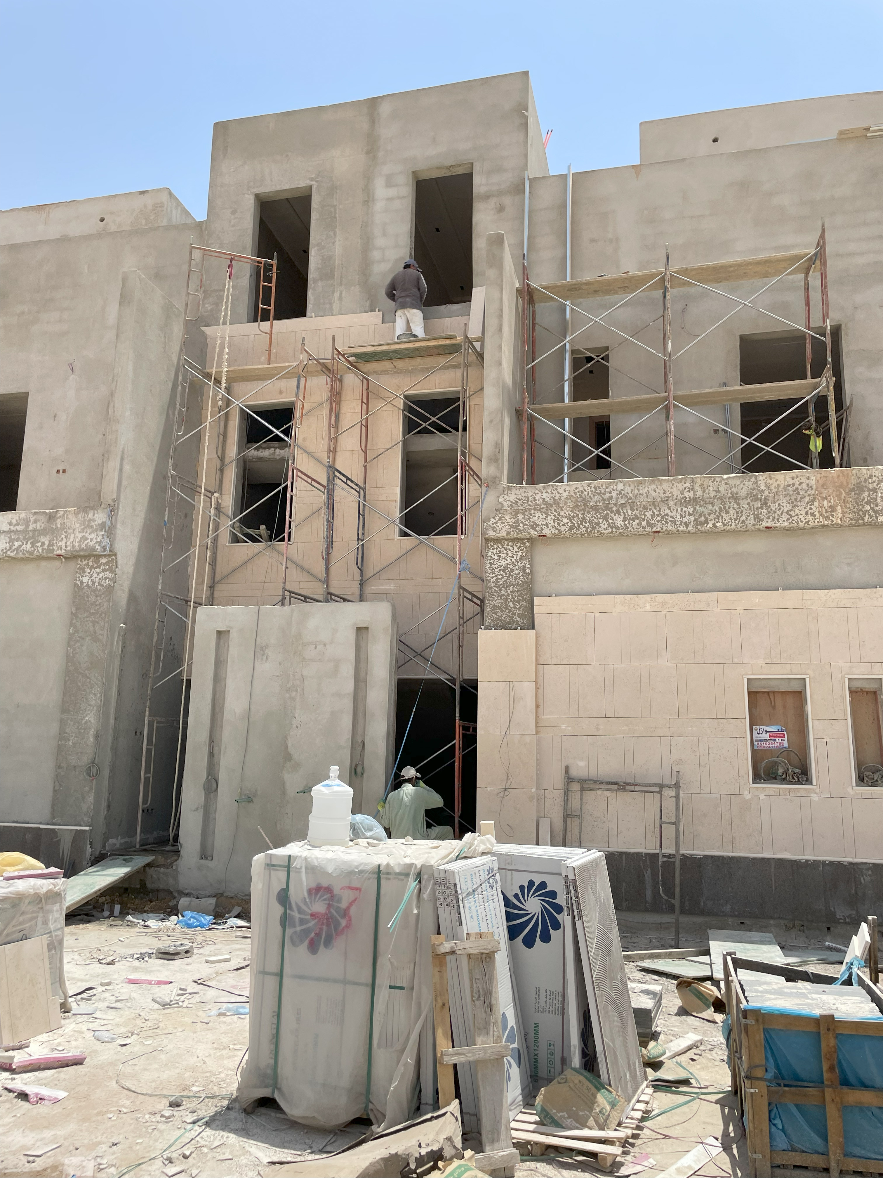 تشطيب واجهات حجر و كسر رخام و حجر طبيعي و بروفايل و أسمنت بورد و فوم حجري في الرياض 0531226345