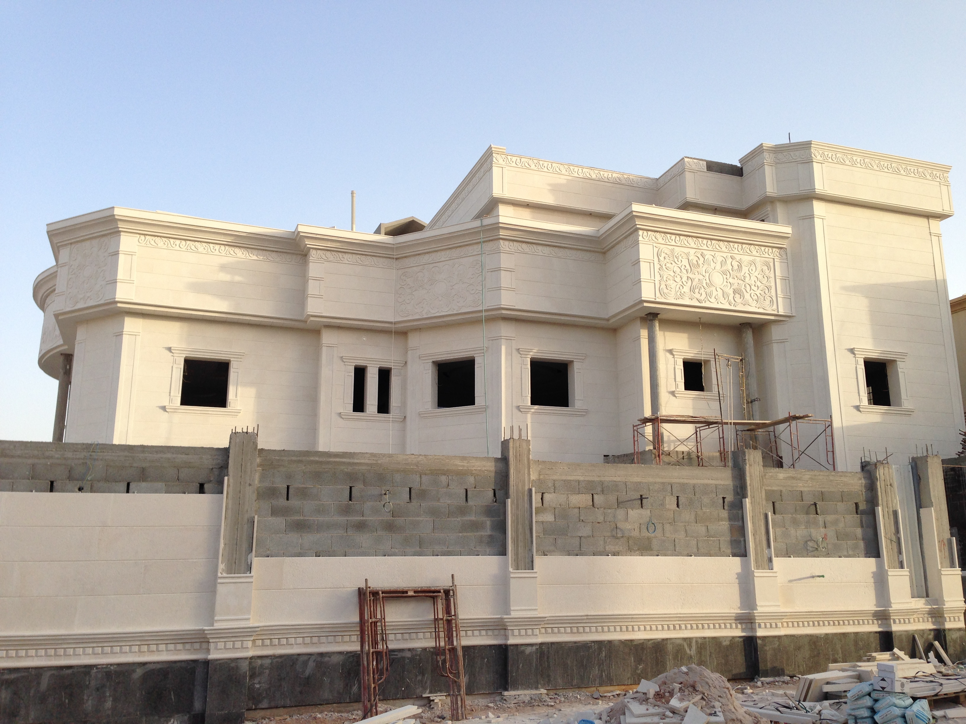 تشطيب واجهات فلل و قصور في الرياض حجر ضرما و مساح و رخام ترفنتين و حجر وجه الجبل 0531226345