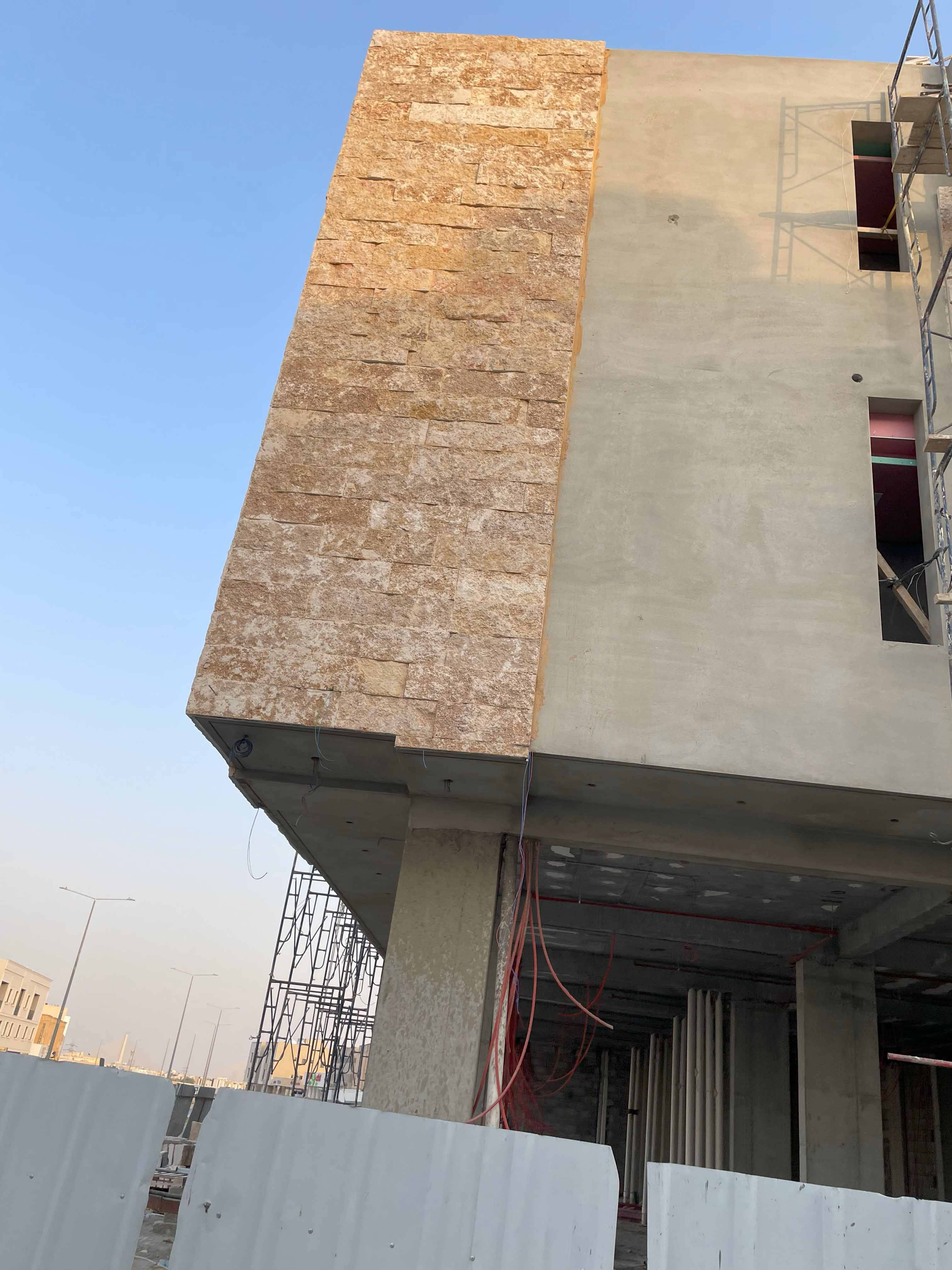 تشطيب واجهات حجر وجه الجبل و حجر الرياض و رخام ترفنتينو شامل تصميم و إشراف مجلني بالرياض0531226345