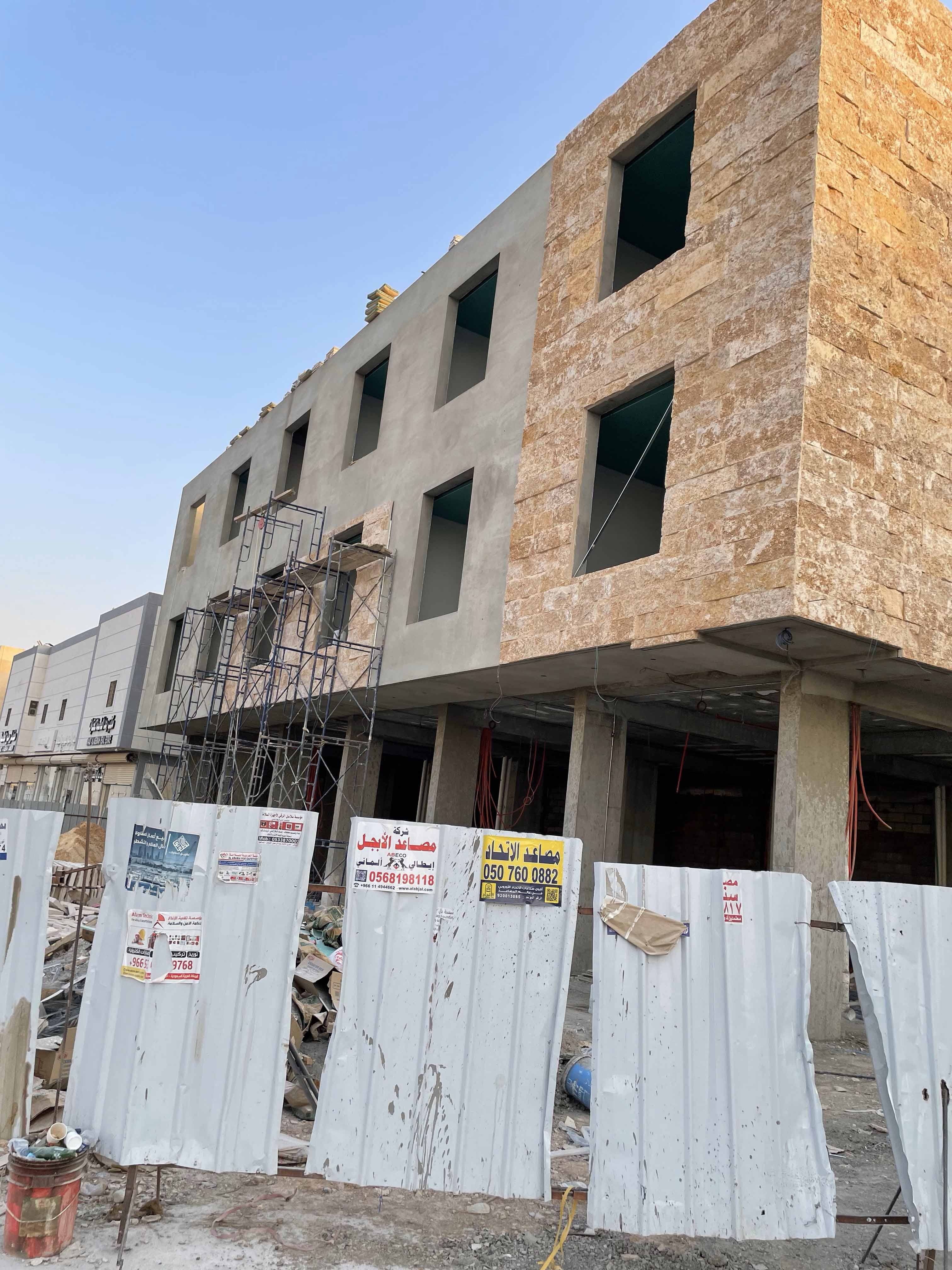 تشطيب واجهات حجر وجه الجبل و حجر الرياض و رخام ترفنتينو شامل تصميم و إشراف مجلني بالرياض0531226345