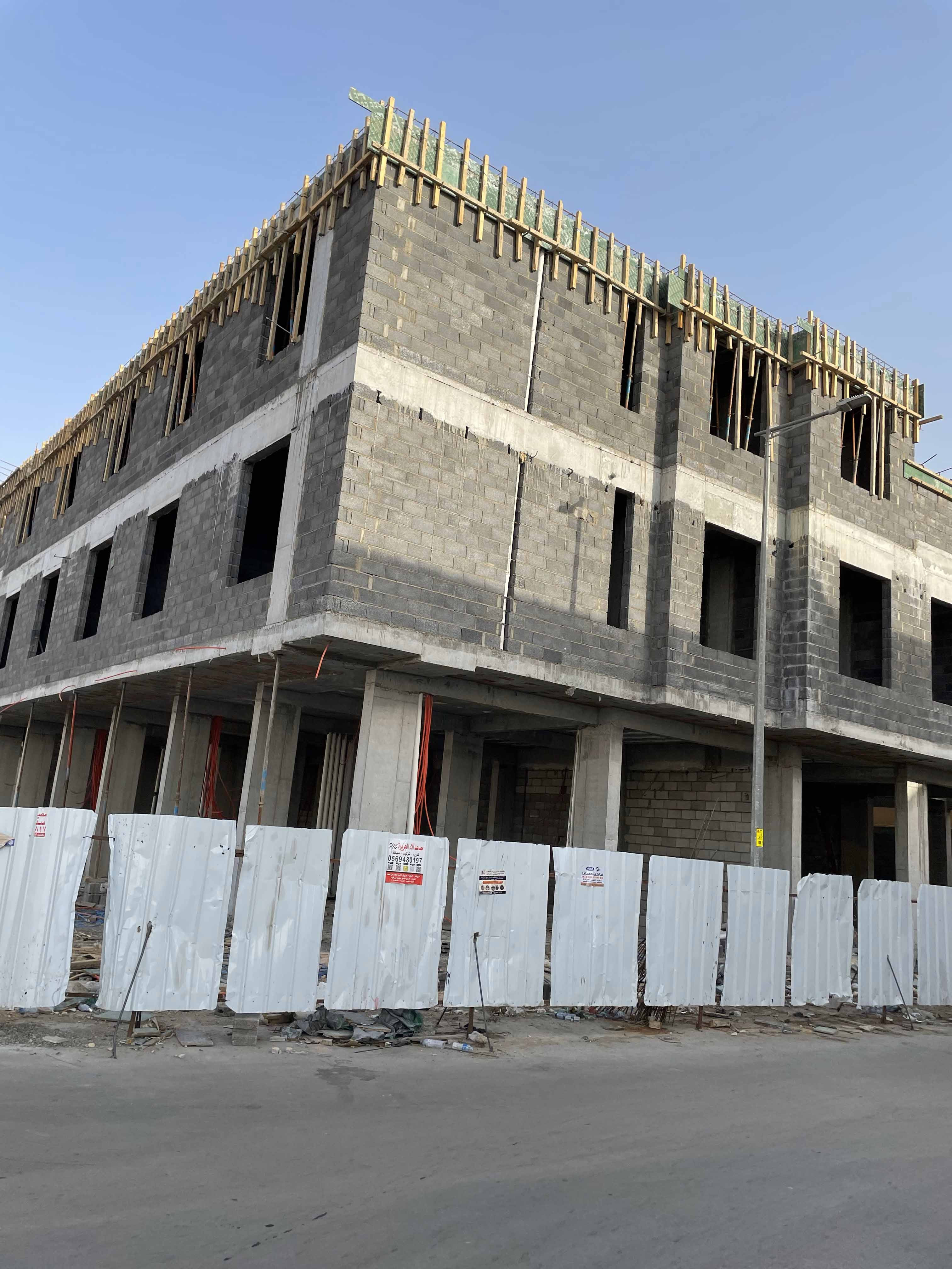 تشطيب واجهات حجر وجه الجبل و حجر الرياض و رخام ترفنتينو شامل تصميم و إشراف مجلني بالرياض0531226345