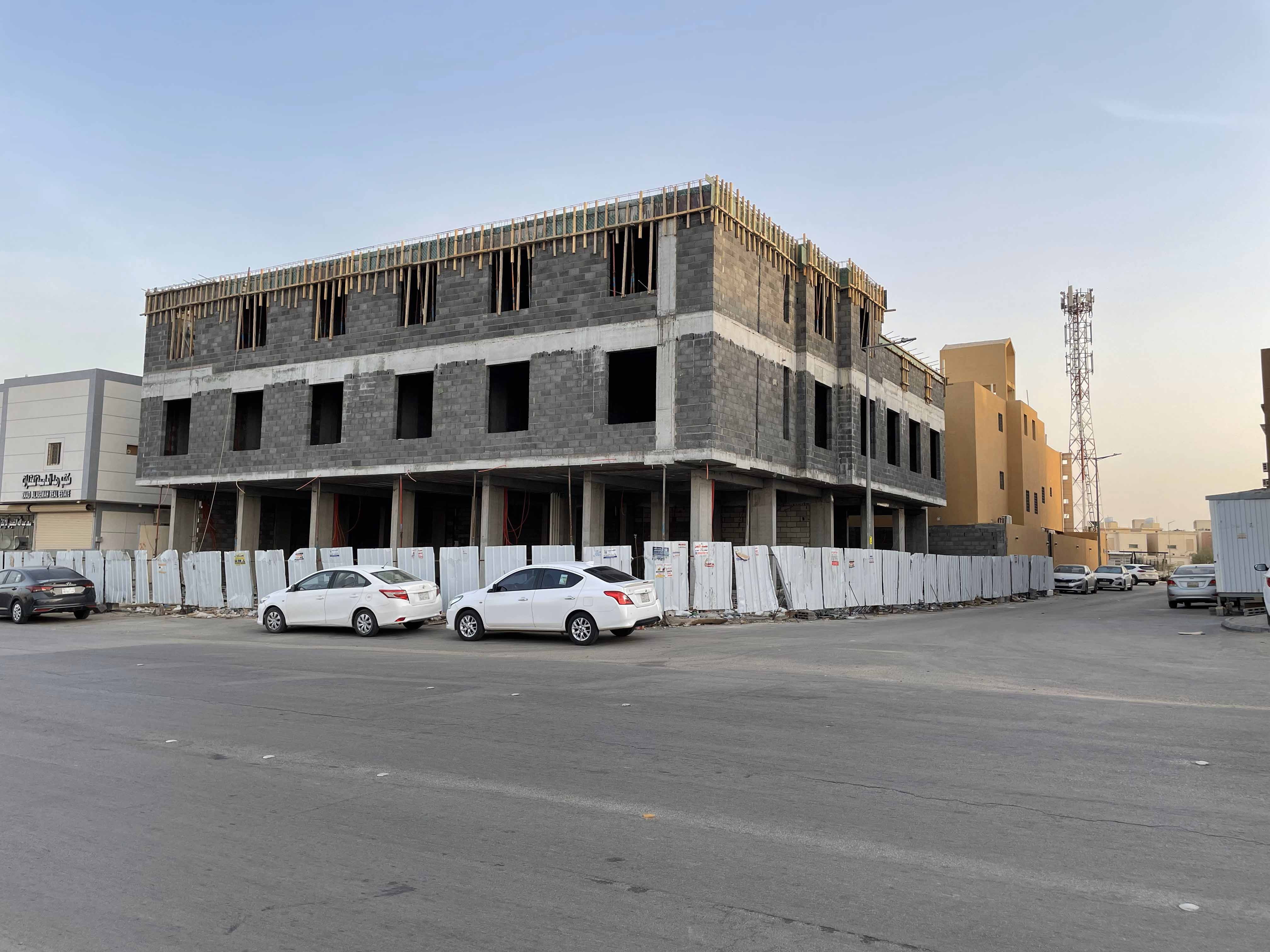 تشطيب واجهات حجر وجه الجبل و حجر الرياض و رخام ترفنتينو شامل تصميم و إشراف مجلني بالرياض0531226345