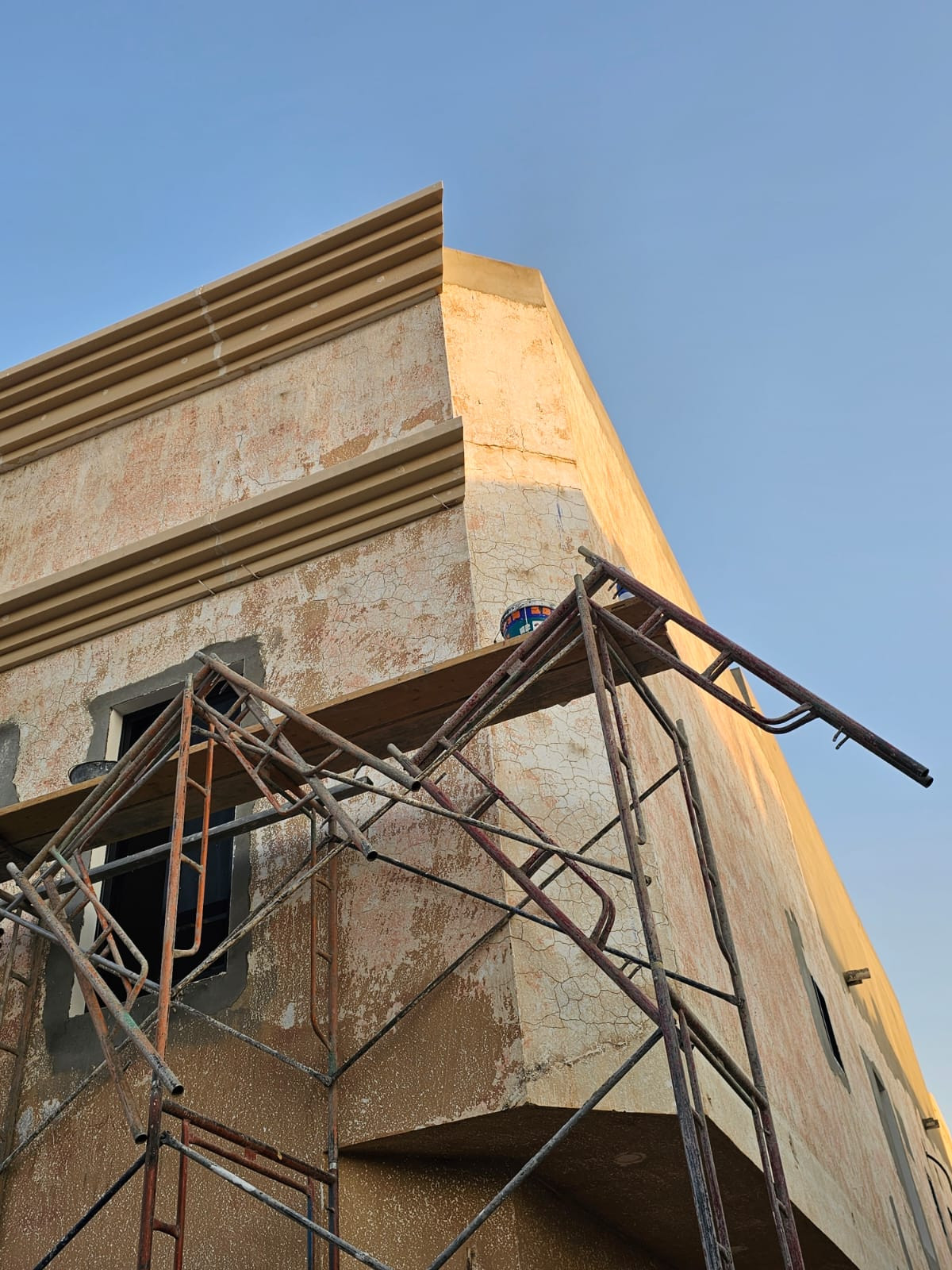 ترميم واجهة فيلا في الرياض فوم حجري . إسمنت بورد . بروفايل جوتن شامل التصميم و الإشراف 0531226345