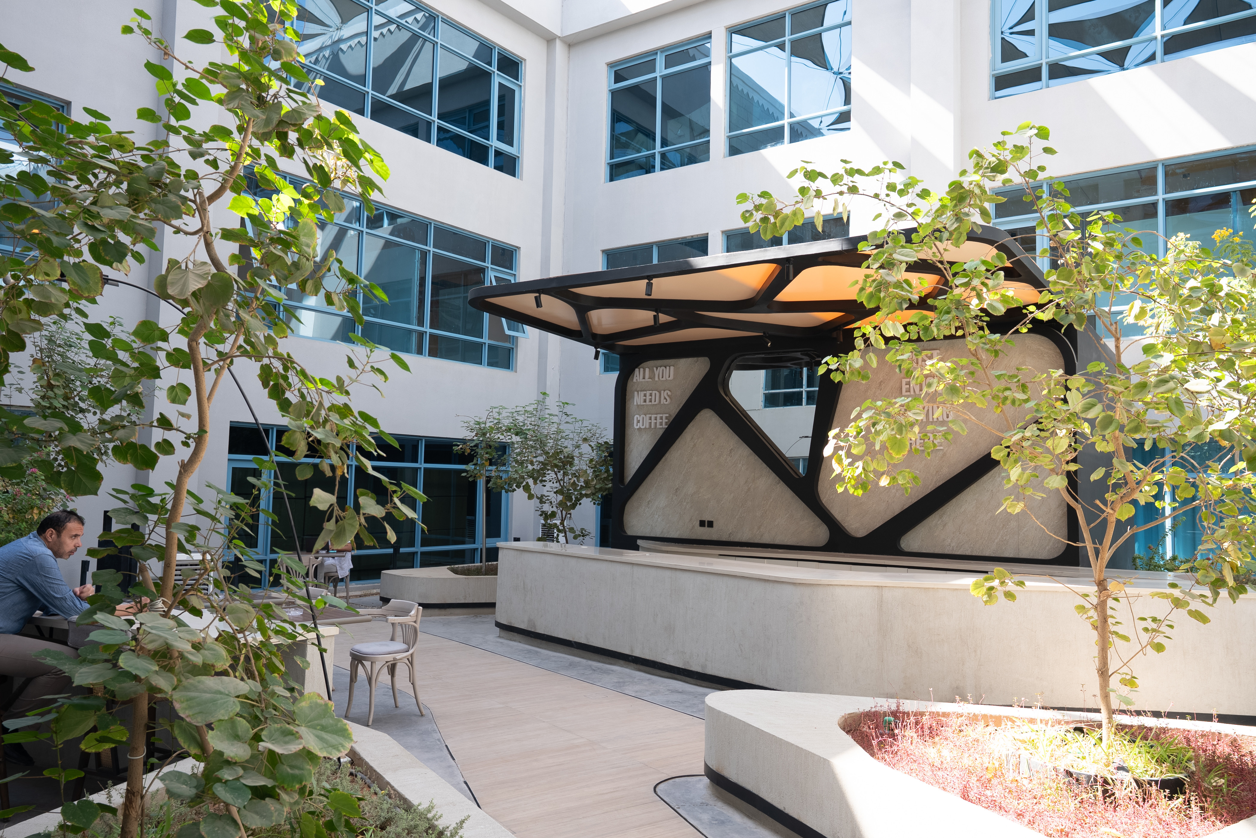 مكاتب مؤثثة للإيجار في حي السويدي