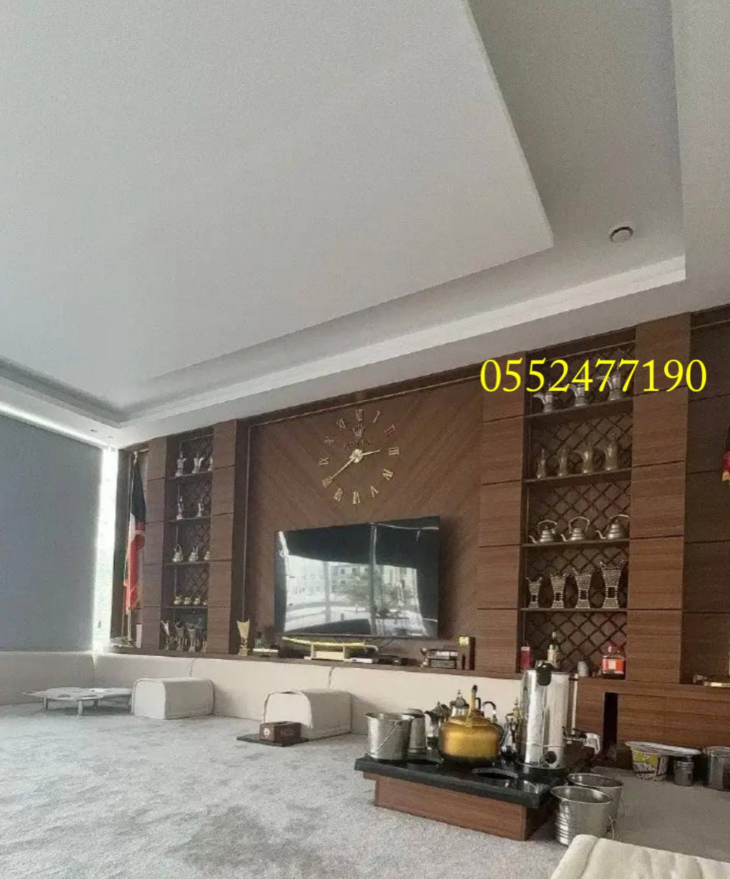 أحدث تصاميم المشبّات لعام 2076، التي تدمج بين الأصالة والفخامة في المجالس العصرية.